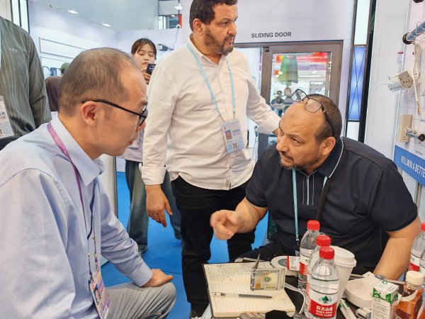 公赢网配资 订单报价走低，贸易战下，这些“销冠”老板的闯关之道