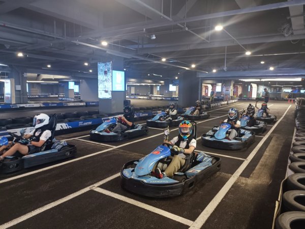 信悦网配资 大学生卡丁车高手在沪角逐，这里有诗也有远方