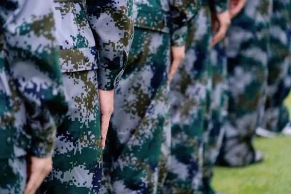 融凯配资 上海15岁女生军训倒地死亡背后