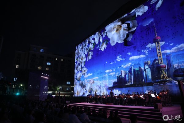 玖玖配资网 静安纪念中国人民抗日战争暨世界反法西斯战争胜利80周年主题光影音乐会举行