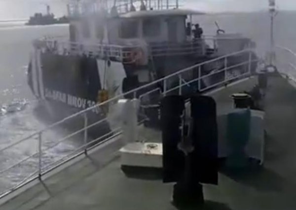 河南配资网 南海对峙现场：菲船差一步被掀翻，中方给马科斯留了最后一丝体面